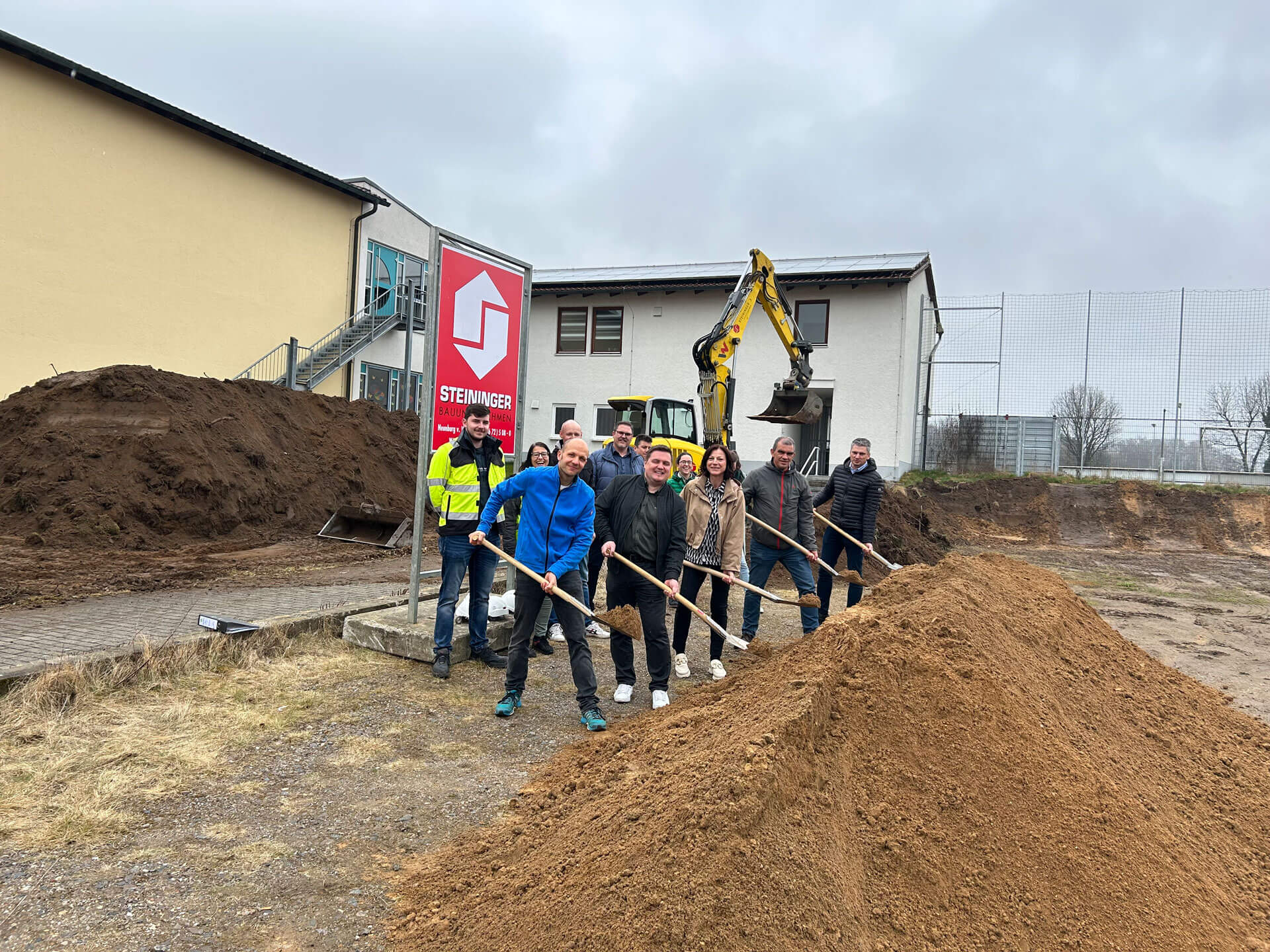Spatenstich in der Grund- und Mittelschule Bruck